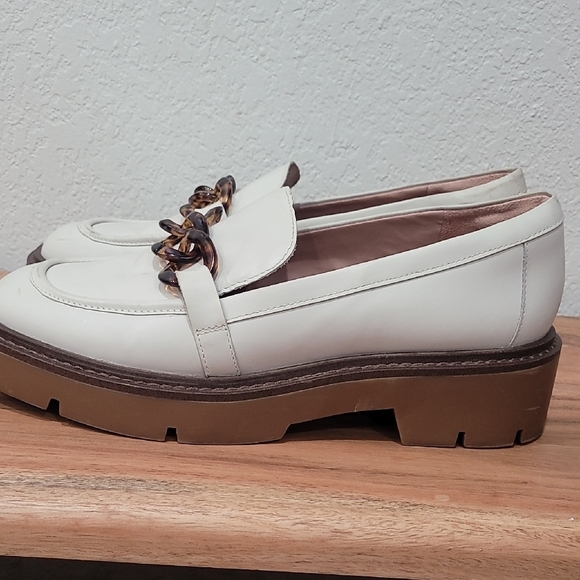 Nordstrom White Loafers with Tortoise Chain - Picture 3 of 9